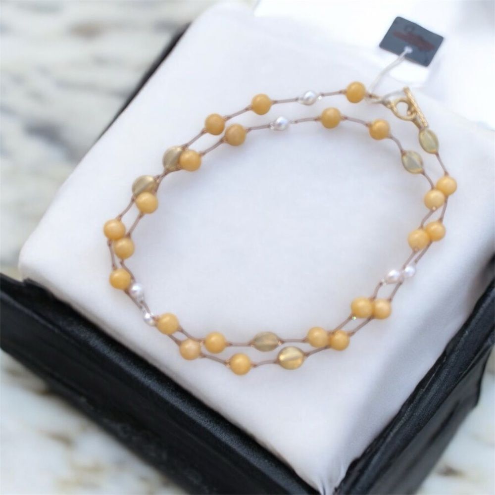 Elegant Beaded Necklace - Gold and Cream